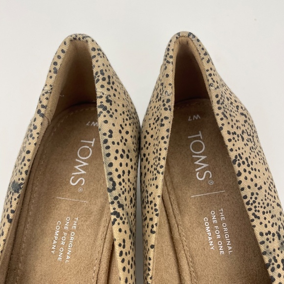 TOMS Michelle slip-on wedges peep toe sandals cheetah print womens Size 7W - Picture 5 of 9